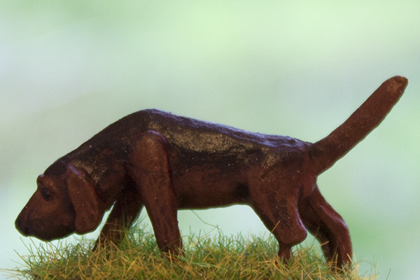 figurine chien bloodhound