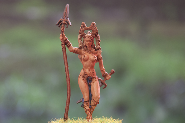 figurine guerrière nue